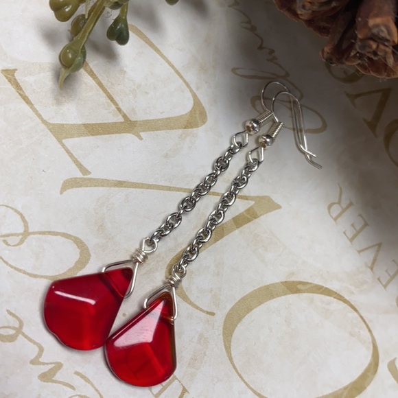 NEW Ruby red triangular drops long on chain simple - Picture 4 of 8